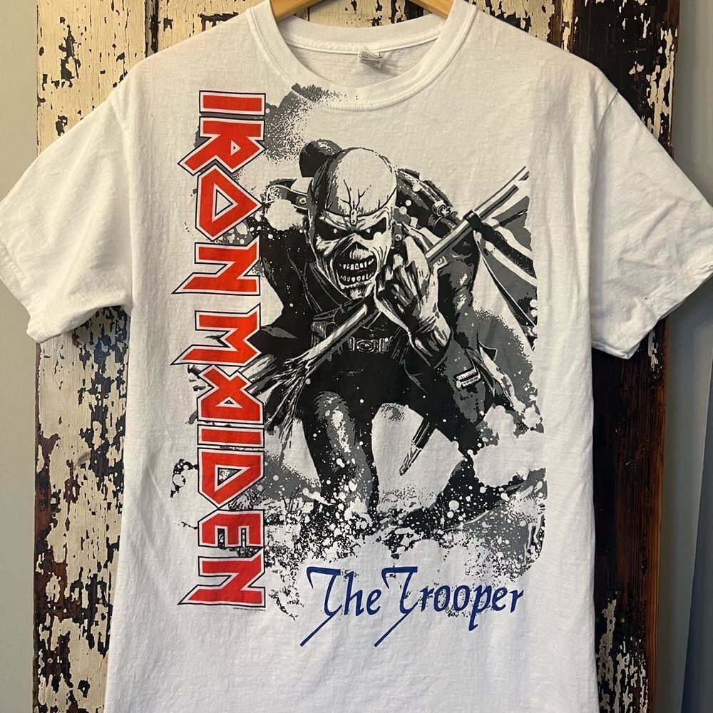 IRON MAIDEN BLOOD SPLATTER TROOPER T-SHIRT Men’s size Medium. Heavy metal. 🤘
